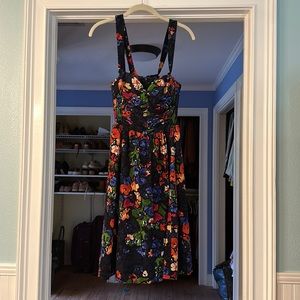 Beautiful Anthropologie dress HD in Paris size 02. Strapless or straps included